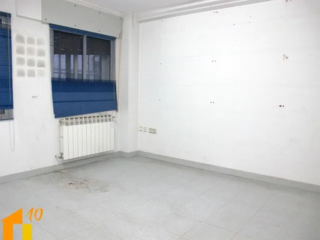 Vivienda en Avd. Arlanzón, zona Hacienda. — 17