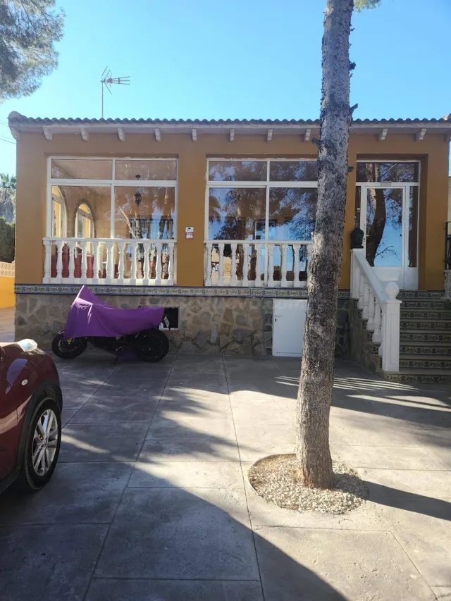 BONITO CHALET REFORMADO CON PISCINA EN LOS BALCONES: 2 HAB,  - foto 3