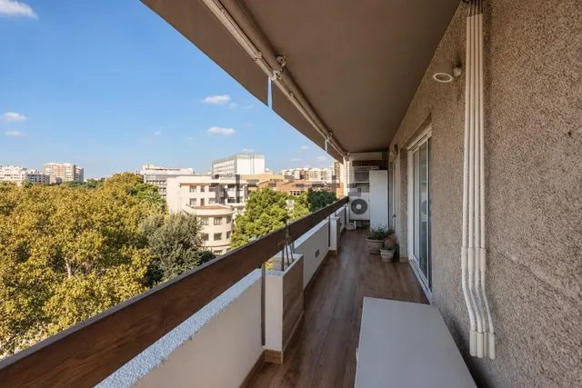 La luz también se vive fuera: tres dormitorios y una gran terraza en Pla del Real — 14