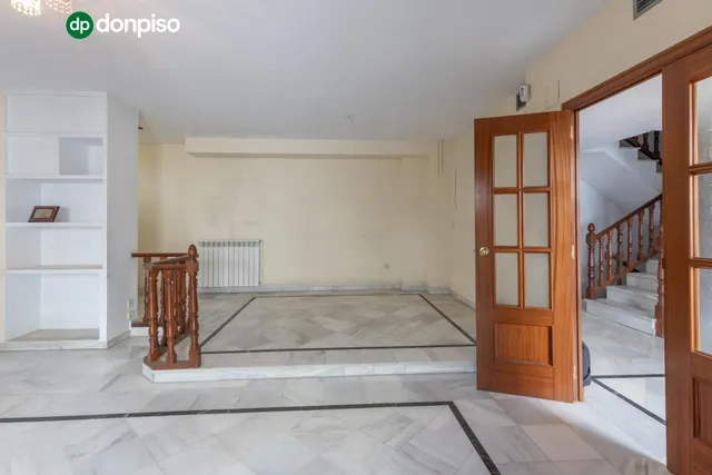 Exclusiva vivienda con piscina en la zona del Serrallo con piscina comunitaria — 9