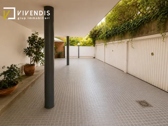 CASA EN VENTA - CIUTAT JARDÍ — 33