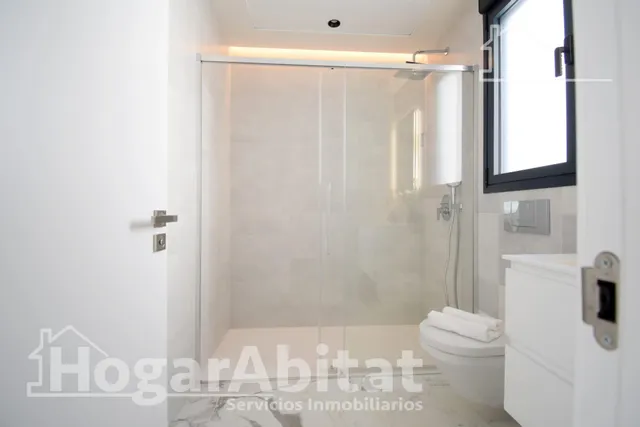 CHALET NUEVO CON PISCINA, GARAJE Y TERRAZA — 46