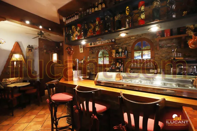 BAR-CAFETERIA en ALQUILER, LISTO PARA FUNCIONAR, TOTALMENTE EQUIPADO -- NO TIENE SALIDA DE HUMOS — 2