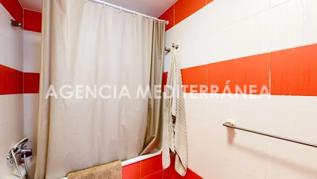 AMPLIA VIVIENDA DE 3 habitaciones JUNTO AL MERCADO MUNICIPAL DE PICASSENT — 24