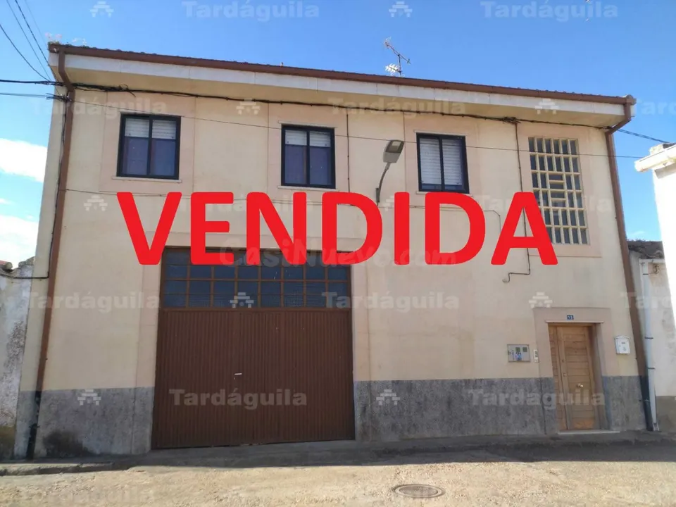 CASA Y TERRENO EN DOÑINOS.