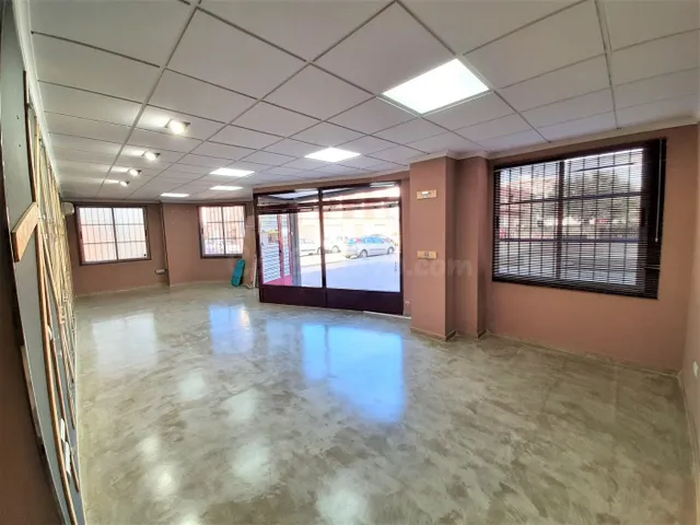 LOCAL EN VENTA, FORMA ESQUINA A DOS CALLES Y CON MUCHA LUZ N