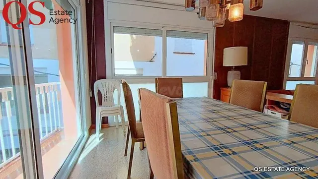 Edificio con local comercial y dos pisos independientes en c - foto 5