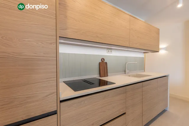 ¡exclusivo apartamento en primera linea de playa con reforma integral de alta gama! — 10