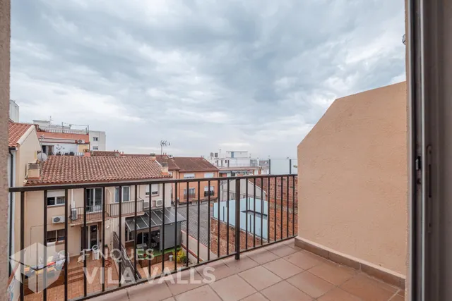 Piso dúplex en pleno centro de Caldes. Ascensor, terraza, 2 balcones y parking incluido. — 17