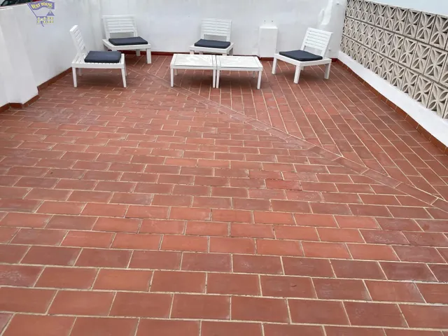 SE VENDE CASA EN ZONA DEL BARRIO BAJO — 48