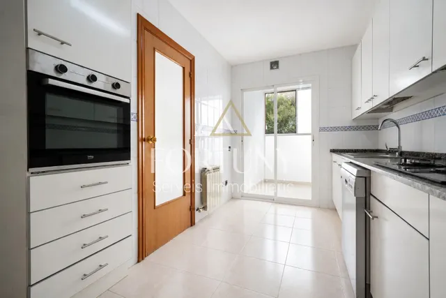 Piso en venta en calle Alcalde Joan Bertran, Reus. - foto 2