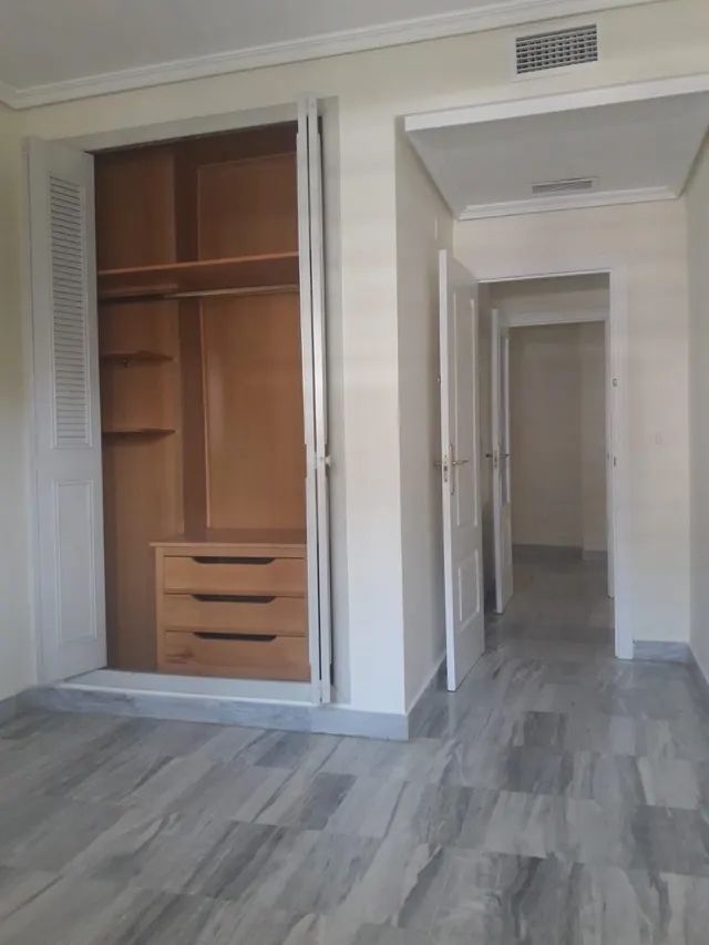 Espectacular piso de 2 dormitorios, 2 baños, amplio salón, cocina, gran terraza y garaje — 6