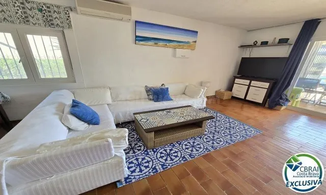 Gran amarre de 14x3,70m antes de los puentes con apartamento