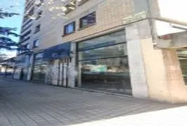 Local distribuido en planta calle, sótano y entreplanta en e - foto 2