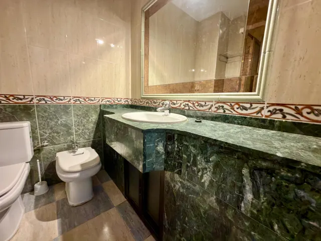Amplio piso con terraza, 3 dormitorios y posibilidad de 4 en Av. Barcelona – Viñuela – Rescatado — 23