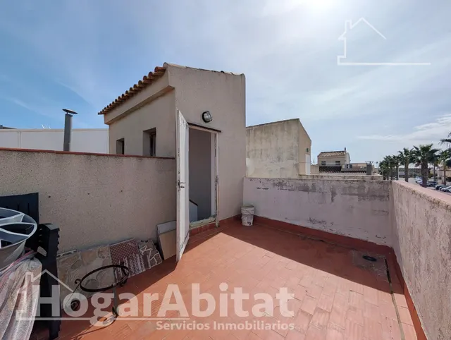 ¡Cerca del mar! Precioso Adosado reformado en residencial, con solarium, piscina comunitaria y garaje — 17