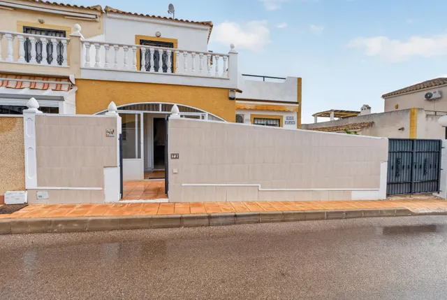 Serena V – Adosado tipo Quad con 3 dormitorios, jardín, piscina comunitaria y parking privado en Los Altos — 31