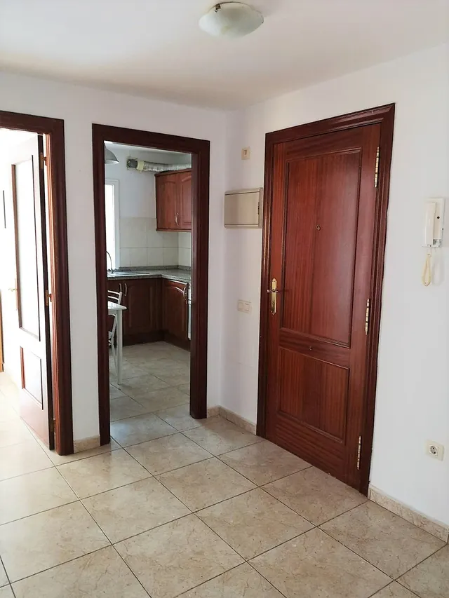San Isidro. Piso 3 habitaciones, 2 baños, balcon, cocina independiente, garaje — 5