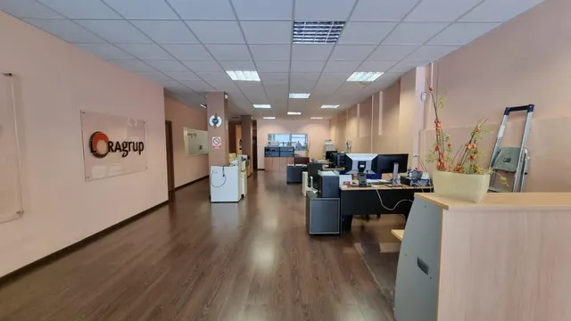 LOCAL COMERCIAL EN VENDA AL CENTRE — 5