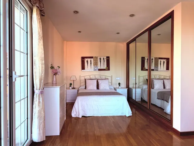Casa con cuatro dormitorios, terrazas y amplio garaje en Oleiros — 40