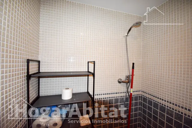Playa a escasos 100 metros en este luminoso apartamento con terraza y piscina — 27