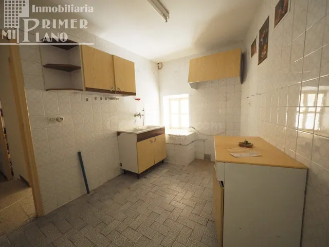 Casa en pleno centro de Argamasilla, para reformar o como so - foto 4