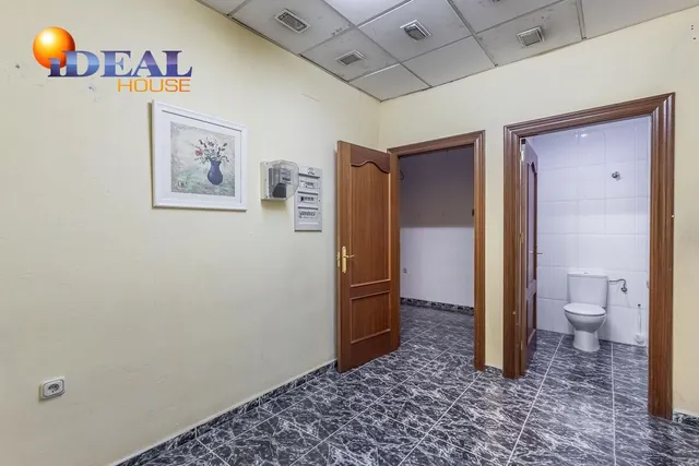 Local comercial en Pajaritos. — 26