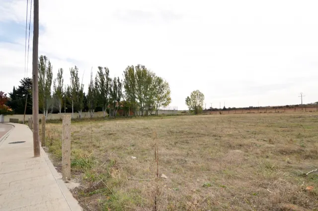 Urbis te ofrece parcela en venta cerca del Camping Regio en Santa Marta de Tormes — 6