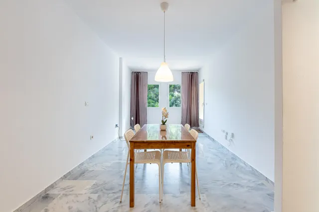 Piso reformado con gran terraza al sur, vistas verdes, garaje y piscina en Benalmádena Pueblo — 7
