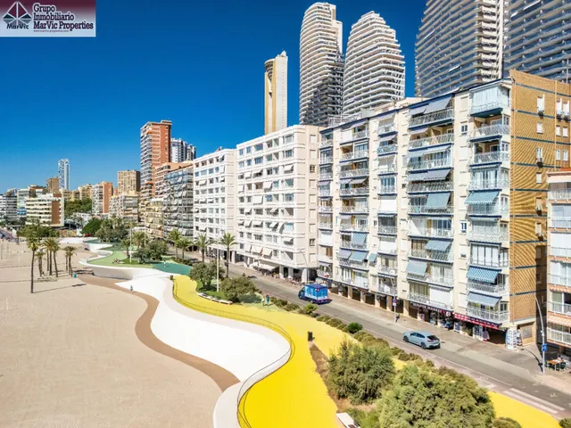 LUMINOSO PISO DE 2 DORMITORIOS EN PLAYA DE PONIENTE, BENIDOR