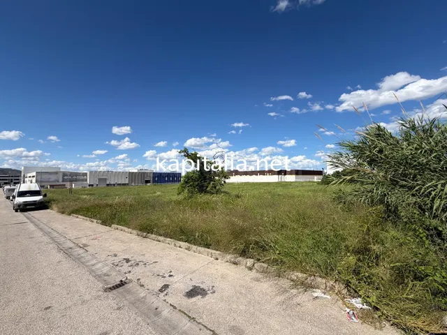 EN EXCLUSIVA PARCELA INDUSTRIAL MUY PRÓXIMA A LA AVENIDA DEL - foto 5