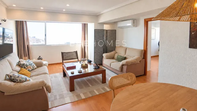 Vivienda reformada en 11ª planta con vistas panorámicas — 19