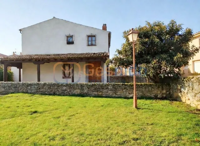 CHALET con ENCANTO a REFORMAR PARCIALMENTE en TORRECABALLERO - foto 2
