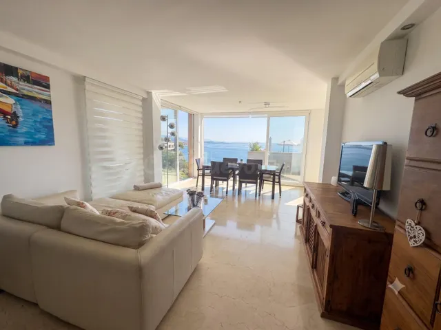 Exclusivo Piso con Impresionantes Vistas al Mar y Acceso Pri - foto 4