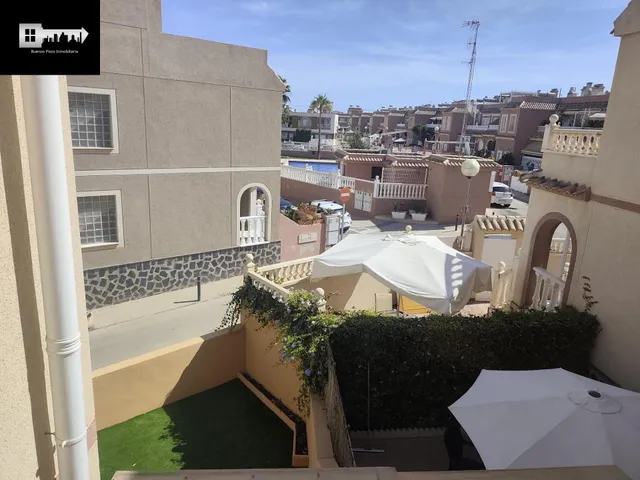 Bungalow pareado con dos terraza, solárium y sótano en Gran Alacant. — 18