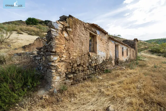 En Venta Maravilloso Paraje Natural, a medio camino entre Granada y Sierra Nevada, a veinte minutos en coche, desde cada una de ellas. — 8