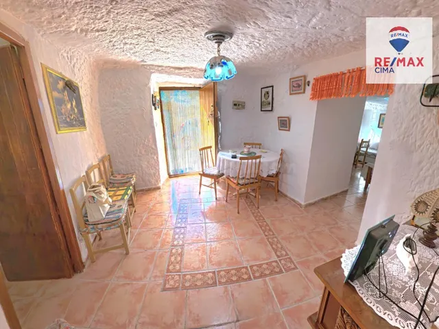 SE VENDE BONITA CUEVA EN UNA DE LAS MEJORES ZONAS DE GALERA  - foto 3