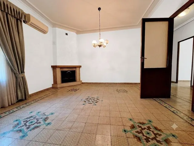 ✨Casa de estilo modernista con jardín privado y amplio garaj - foto 2