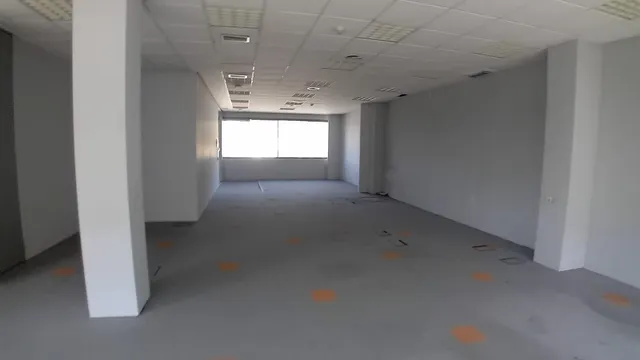 EDIFICIO DE OFICINAS EN VENTA C/ NAVALUENGA,1. LAS ROZAS. — 6
