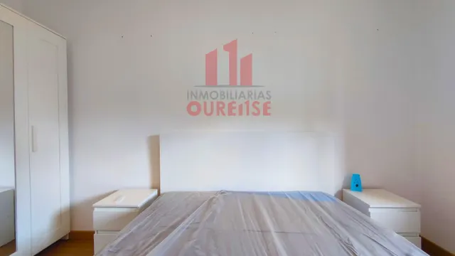 CASA ADOSADA MUY PRÓXIMA AL HOSPITAL DE OURENSE. — 29