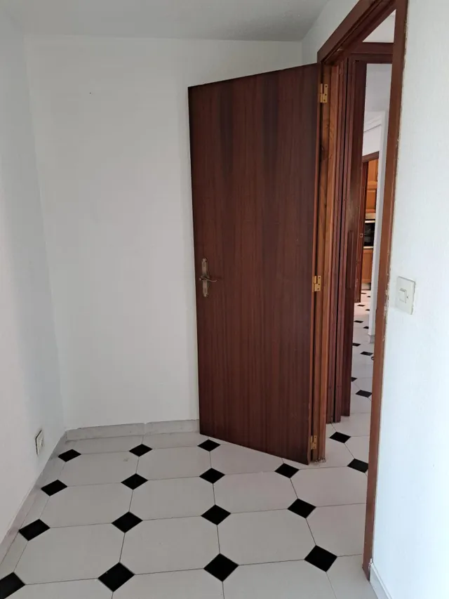 Amplio piso con 4 dormitorios y vistas al mar y Benidorm en zona Levante. — 25
