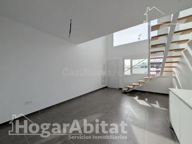 Estrena estilo de vida en este moderno adosado con gran porche, terraza, patio y piscina comunitaria — 4
