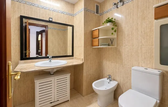 Amplio piso en Fuengirola – excelente ubicación a un paso del centro — 16