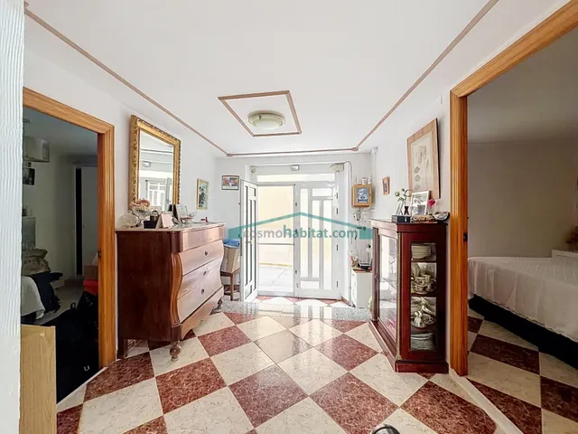 Casa de pueblo reformada con patio y terrazas en Benaguasil - foto 4