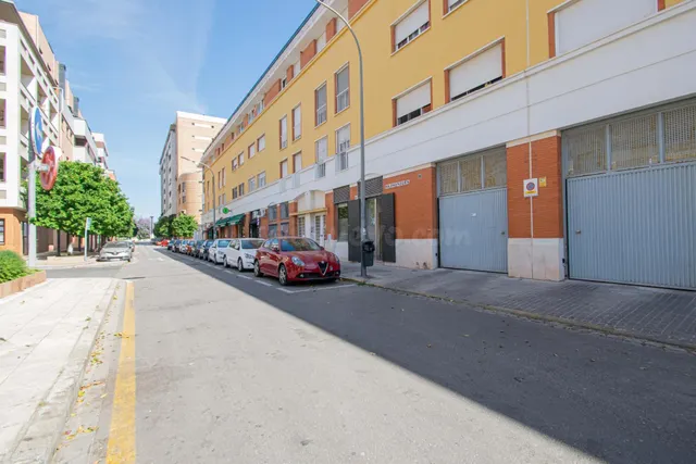 Local comercial reformado en Sevilla para clínicas y negocio - foto 2
