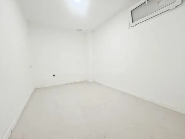 Amplio Local Comercial Reformado en Puerto de Castellón - foto 5