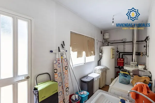 Chalet Exclusivo en Camino Bajo de Huétor — 28