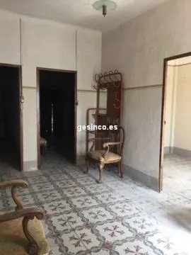 CASA SEÑORIAL CÉNTRICA CON PATIO, JARDÍN, PISCINA, BUHARDILLA.... — 18