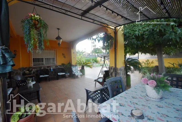 ¡Encantador Chalet! Muy amplio y sofisticado, con gran garaje, terraza, jardín y parcela — 16