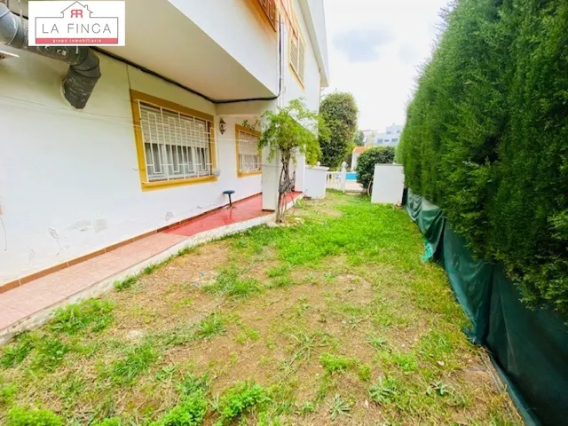 Gran Casa Independiente con piscina y zonas ajardinadas. — 23